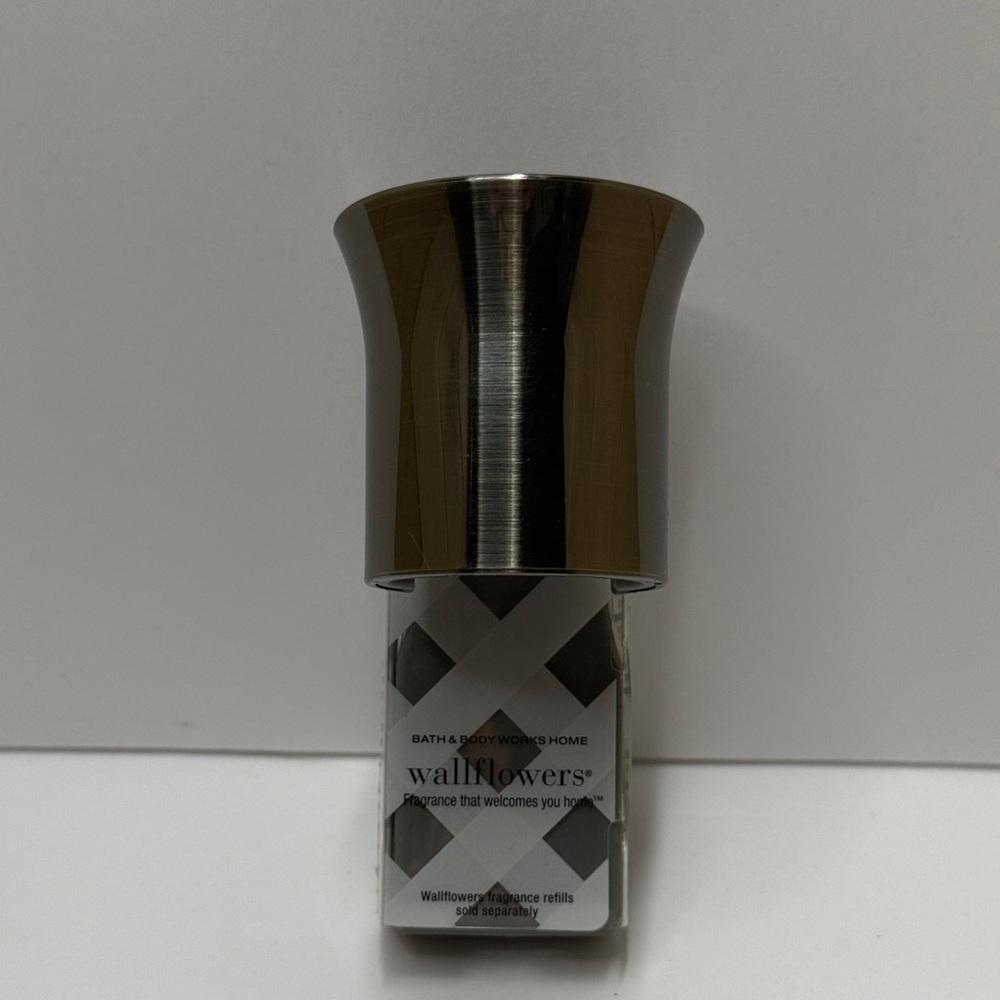 Bath & Bodyworks Dark Gray Chrome Wallflower Fragrance Plug